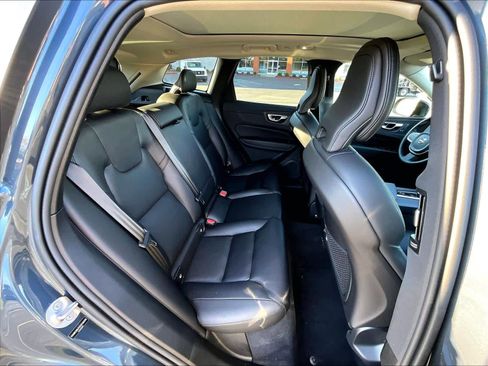 Used 2025 Volvo XC60 B5 Core image 30