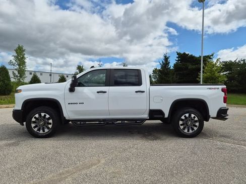 Used 2024 Chevrolet Silverado 2500 Custom w/ Custom Value Package AWD/4WD image 9