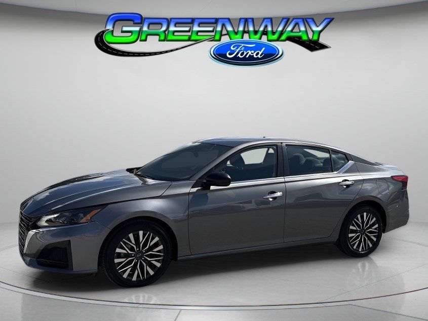 Used 2024 Nissan Altima 2.5 SV FWD image 1