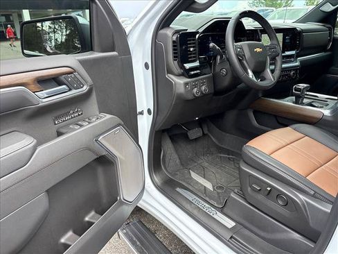 Certified 2026 Chevrolet Silverado 1500 High Country AWD/4WD image 11