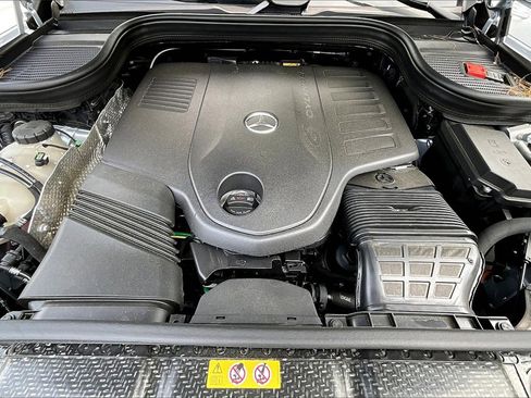 Certified 2025 Mercedes-Benz GLE 450 4MATIC image 9