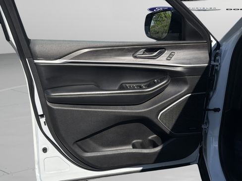 Used 2021 Jeep Grand Cherokee L Limited image 18