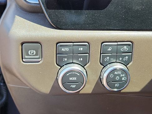 Used 2024 GMC Sierra 1500 SLT image 17