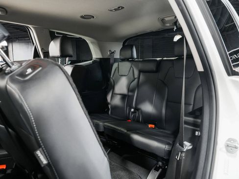 Used 2024 Kia Telluride LX image 32