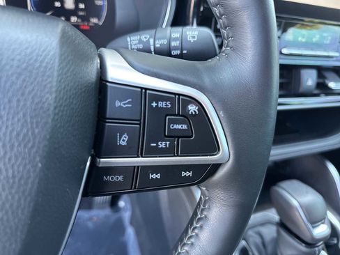 Used 2024 Toyota Highlander Platinum image 24