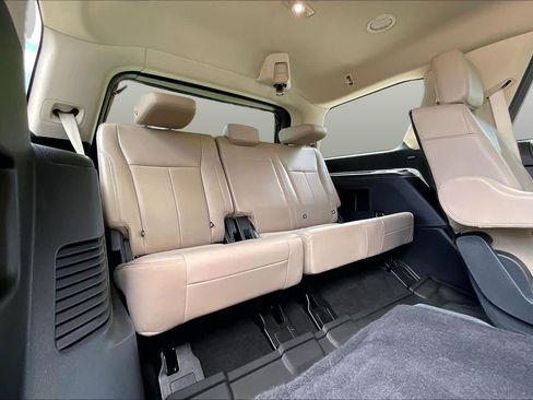 Used 2024 Ford Expedition XLT AWD/4WD image 27