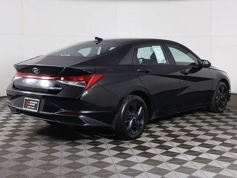 Used 2023 Hyundai Elantra Blue w/ Winter Weather Package image 10