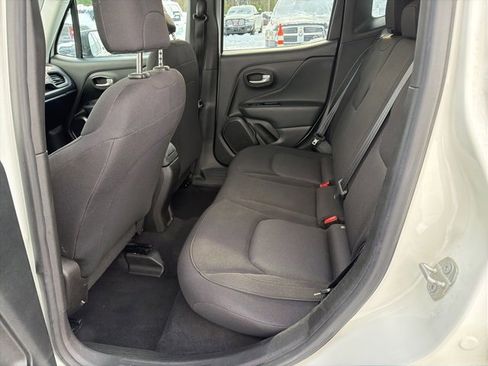 Used 2023 Jeep Renegade Latitude image 29