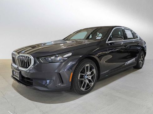 Used 2025 BMW i5 xDrive40 w/ Premium Package image 9