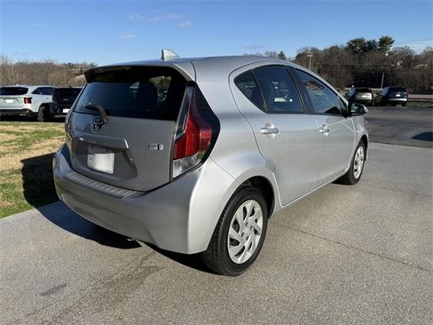 Used 2015 Toyota Prius C One image 22
