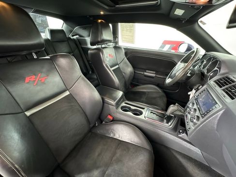Used 2014 Dodge Challenger R/T image 34