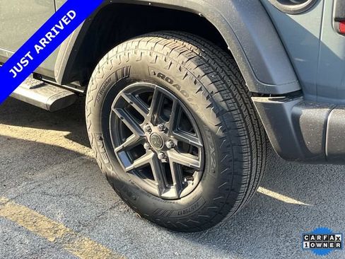 Used 2025 Jeep Wrangler Sport AWD/4WD image 12