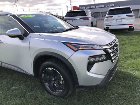 Used 2025 Nissan Rogue SV image 15