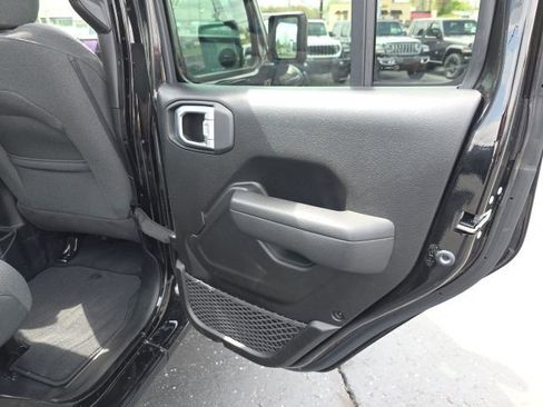 Used 2024 Jeep Wrangler Unlimited Sport AWD/4WD image 44