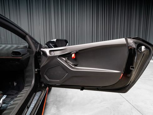 Used 2021 Lamborghini Huracan STO RWD image 72
