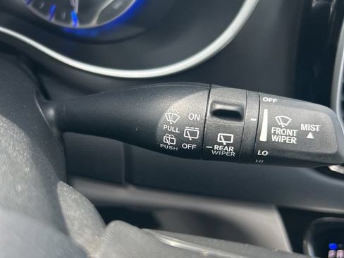 Used 2023 Chrysler Pacifica Touring-L FWD image 29
