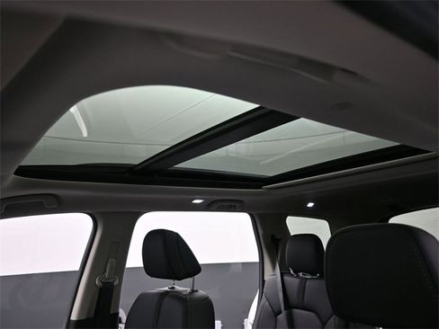 New 2025 Honda Pilot Touring image 4