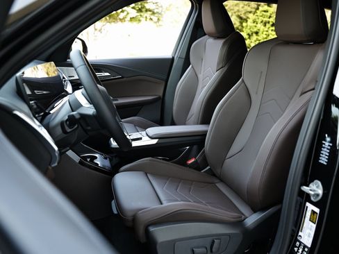 Used 2025 BMW X1 xDrive28i w/ Technology Package image 21