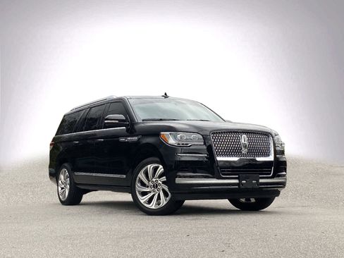 Used 2024 Lincoln Navigator L 4WD image 2