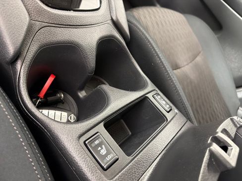 Used 2018 Nissan Rogue SV w/ Premium Package FWD image 17
