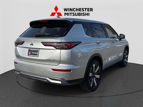 New 2025 Mitsubishi Outlander SE image 2