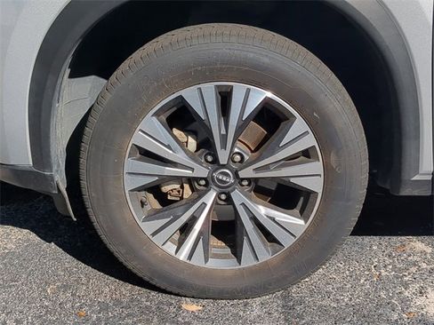 Used 2023 Nissan Rogue SV image 9