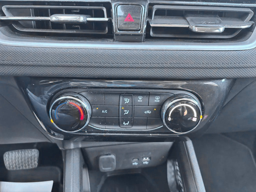 Used 2025 Chevrolet TrailBlazer LT AWD/4WD image 14