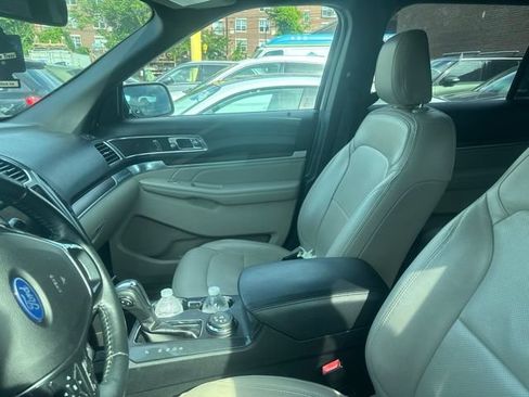 Used 2018 Ford Explorer Limited w/ Equipment Group 301A AWD/4WD image 4