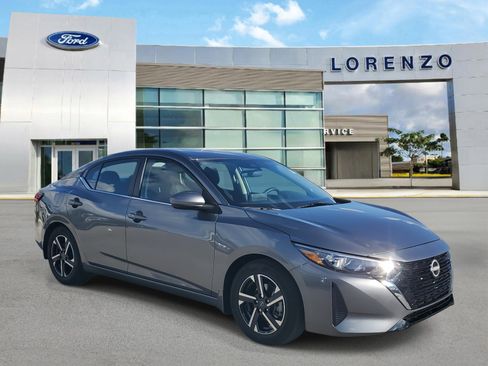 Used 2025 Nissan Sentra SV image 3