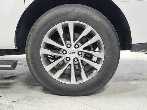 Used 2018 Ford Expedition Max Limited RWD image 14