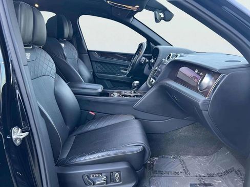 Used 2017 Bentley Bentayga image 24