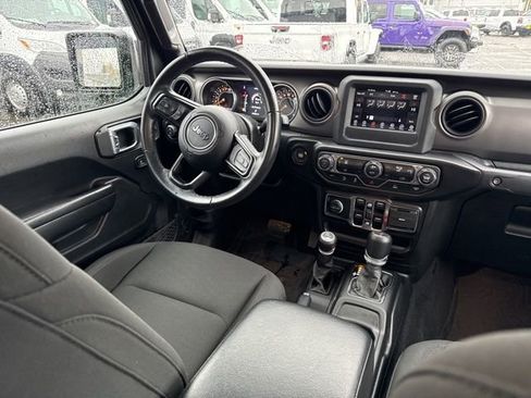Used 2021 Jeep Gladiator Willys image 13