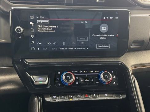 Used 2024 GMC Sierra 2500 AT4 image 17