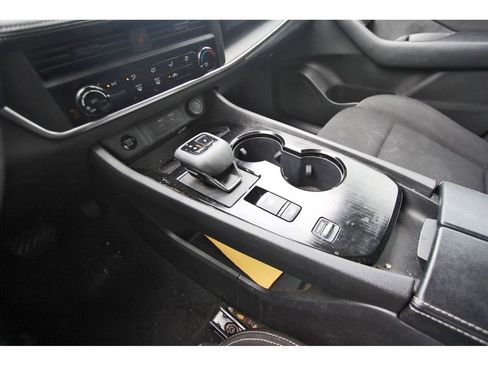 Used 2024 Nissan Rogue S FWD image 21
