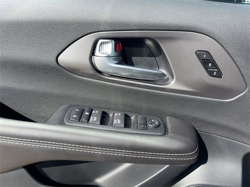 New 2026 Chrysler Pacifica Select image 20