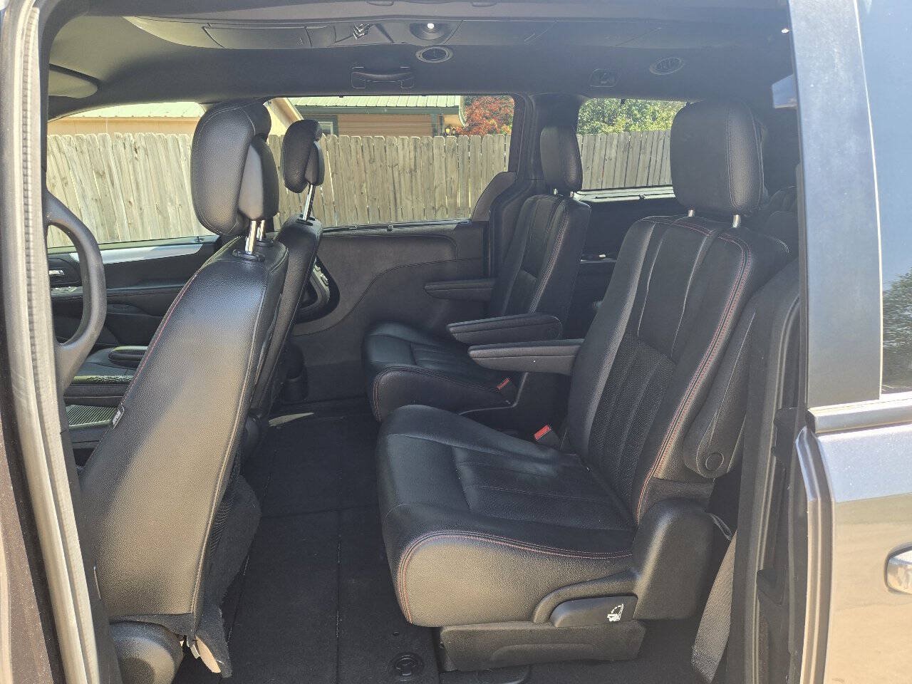 Used 2017 Dodge Grand Caravan GT FWD image 12