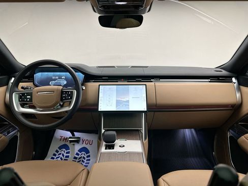 Used 2025 Land Rover Range Rover SE image 5