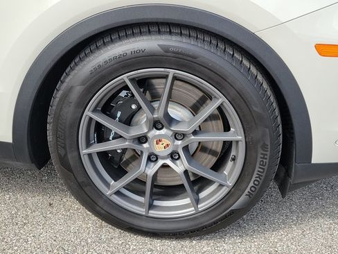 Certified 2025 Porsche Cayenne S AWD/4WD image 12