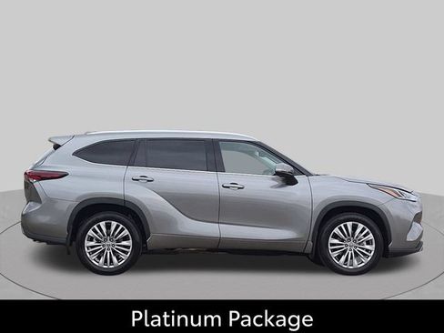 Certified 2026 Toyota Highlander Platinum AWD/4WD image 4