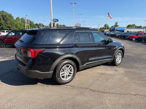 New 2026 Ford Explorer Active RWD image 3
