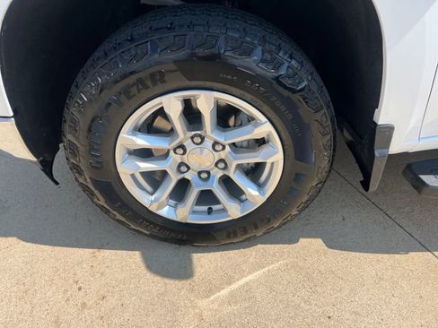 Used 2023 Chevrolet Silverado 1500 LT AWD/4WD image 9