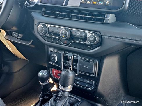 Used 2025 Jeep Wrangler Unlimited Rubicon w/ XTREMEE 35" Tire Package image 39