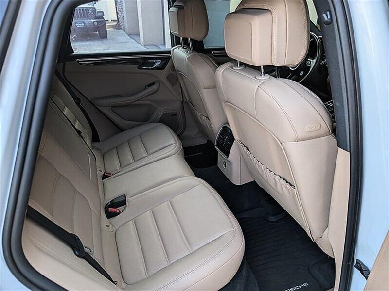 Used 2024 Porsche Macan GTS w/ Sport Chrono Package AWD/4WD image 29