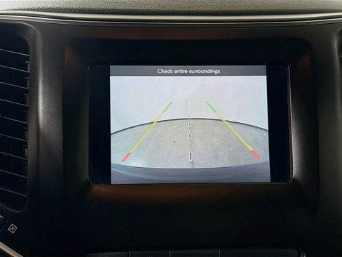 Used 2020 Jeep Cherokee Altitude image 15