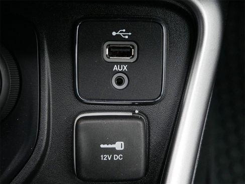 Used 2018 Jeep Compass Latitude w/ Cold Weather Group image 22