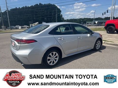 Used 2025 Toyota Corolla LE FWD image 3