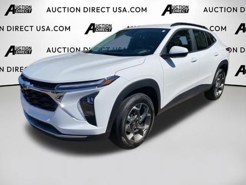 Used 2024 Chevrolet Trax LT w/ Driver Confidence Package FWD image 1