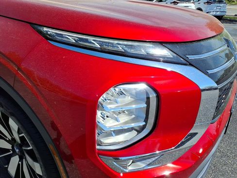 Used 2025 Mitsubishi Outlander SE FWD image 2
