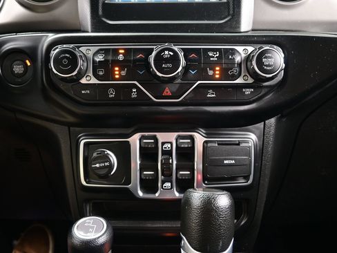 Used 2022 Jeep Wrangler Unlimited Sport AWD/4WD image 21