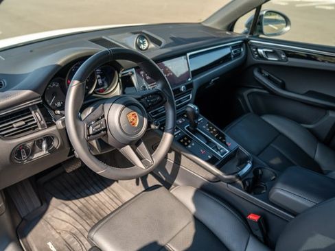 Certified 2026 Porsche Macan Turbo AWD/4WD image 4